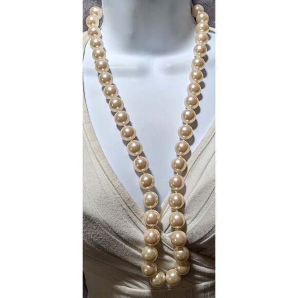 Chunky Retro Cream Faux Pearl Costume Necklace - Picture 4 of 9